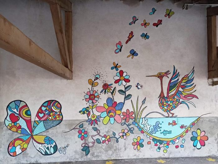 Fresque murale oiseau et fleurs colorées extérieur